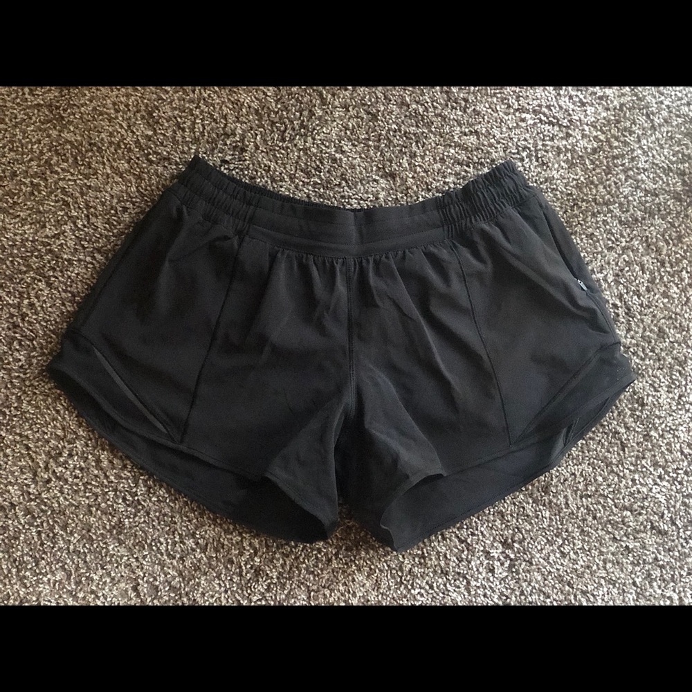 Lululemon Hotty Hot Short II 
Long 4"